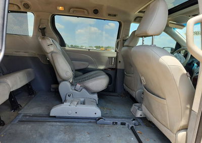 2014 Toyota Sienna Xle 8-passenger, пошкодження: Передня частина, Copart лот 55812916, фото 11 з 13