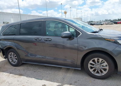 2025 Toyota Sienna Le, uszkodzenie: Normal Wear & Tear, Iaai lot 45345448, zdjęcie 13 z 16
