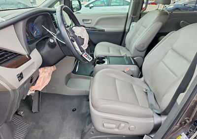 2019 Toyota Sienna Xle 8-passenger, daño Frontal, Copart lote 48432566, foto 7 de 16