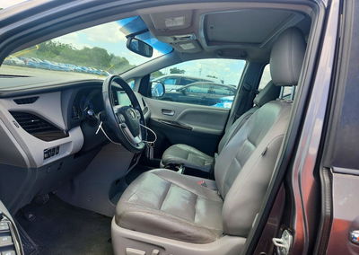 2015 Toyota Sienna Xle Premium 8-passenger, Rear End damage, Copart lot 56293186, photo 7 of 12