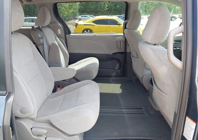 2015 Toyota Sienna Le 8 Passenger, daño Frontal, Iaai lote 45237146, foto 8 de 17