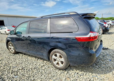 2015 Toyota Sienna Le, daño Frontal, Copart lote 56944396, foto 2 de 13