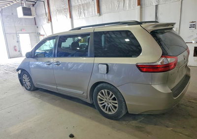 2015 Toyota All Models Sienna, uszkodzenie: Przód, Copart lot 72846585, zdjęcie 2 z 13