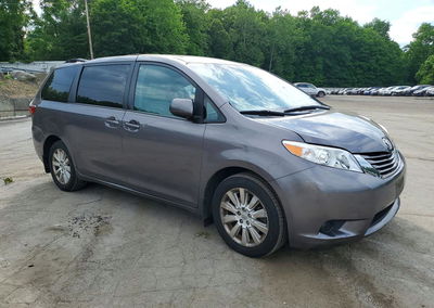 2015 Toyota All Models Sienna, Side damage, Copart lot 57293596, photo 4 of 15