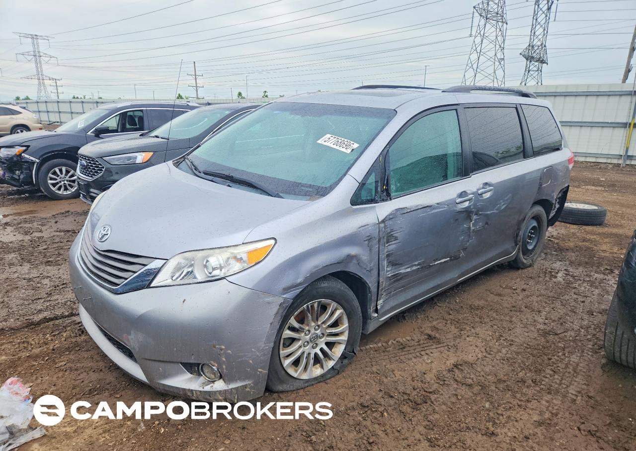 2012 Toyota Sienna Xle 8-passenger, uszkodzenie: Bok, Copart lot 57768696