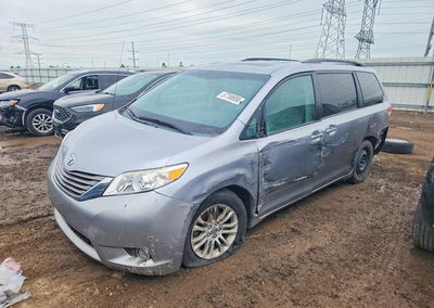 2012 Toyota Sienna Xle 8-passenger, Side damage, Copart lot 57768696