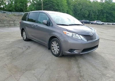 2015 Toyota All Models Sienna, Side damage, Copart lot 57293596, photo 14 of 15