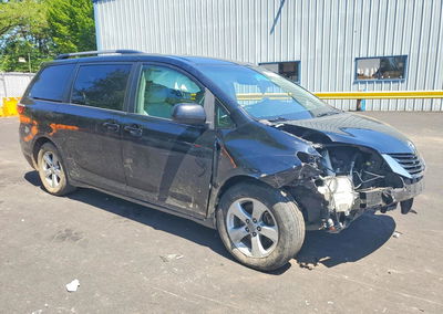 2015 Toyota Sienna, uszkodzenie: Przód, Copart lot 54773576, zdjęcie 4 z 15