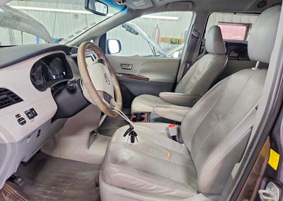 2011 Toyota Sienna Xle 8-passenger, Front End damage, Copart lot 55891846, photo 7 of 14