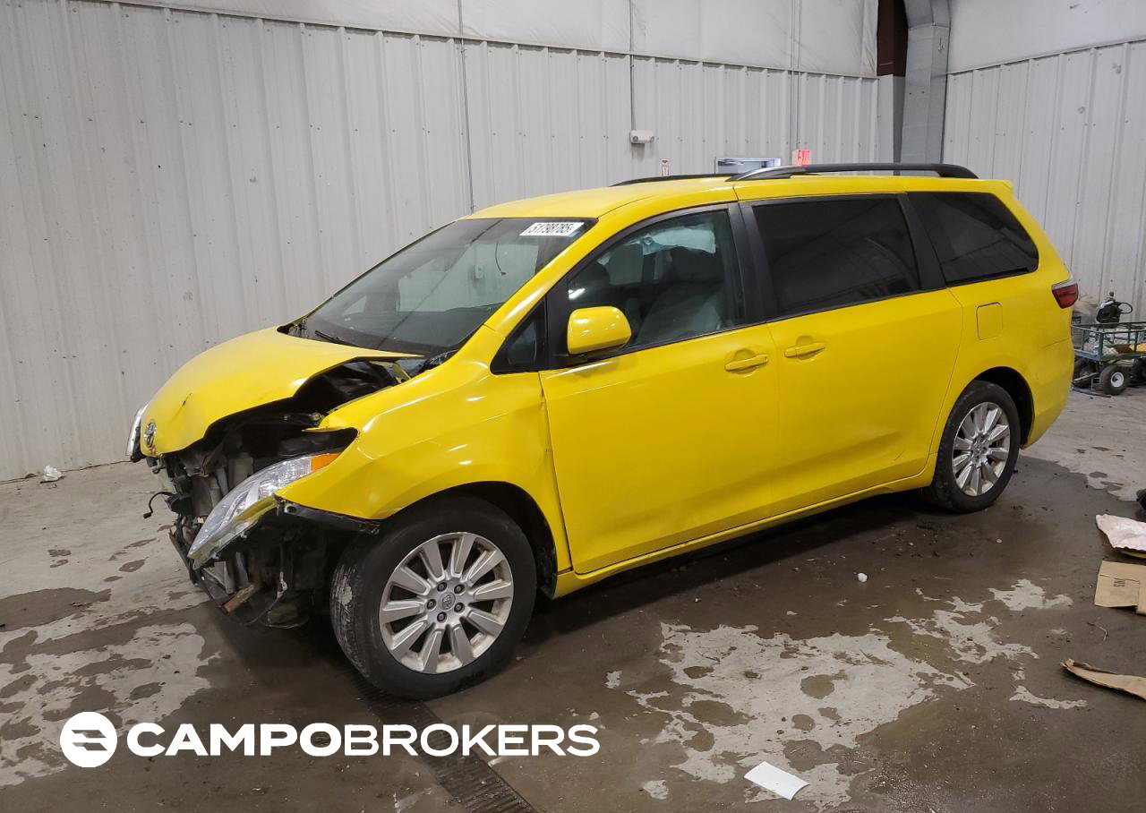 2015 Toyota Sienna Le, uszkodzenie: Przód, Copart lot 46285936