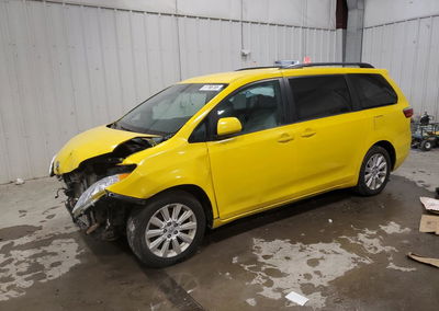 2015 Toyota Sienna Le, uszkodzenie: Przód, Copart lot 46285936
