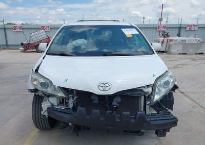 2015 Toyota Sienna Le 7 Passenger, uszkodzenie: Przód, Iaai lot 45044249, zdjęcie 13 z 21