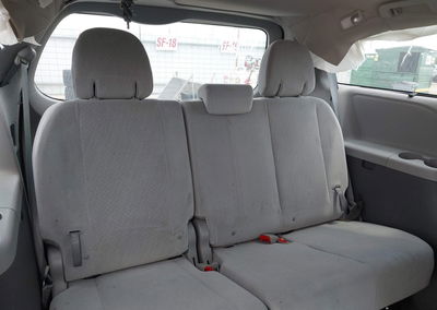 2015 Toyota Sienna Le 7 Passenger, uszkodzenie: Przód, Iaai lot 45044249, zdjęcie 18 z 21