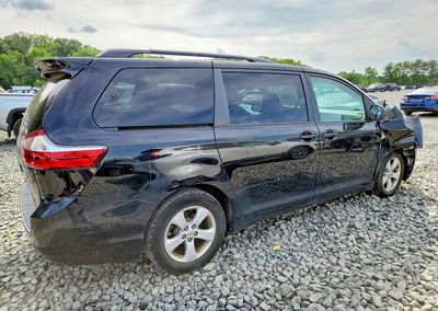 2015 Toyota Sienna Le, daño Frontal, Copart lote 56944396, foto 3 de 13