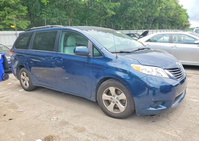 2012 Toyota Sienna Le, daño Frontal, Copart lote 56851826, foto 4 de 13