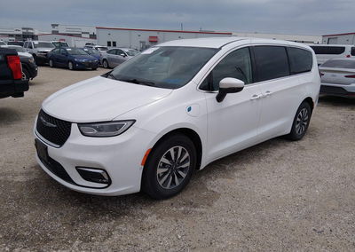 2023 Chrysler Pacifica Hybrid Touring L, пошкодження: Normal Wear & Tear, Iaai лот 45105928, фото 2 з 17