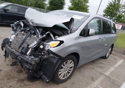 2017 Toyota Sienna Xle 8 Passenger, Front End damage, Iaai lot 45201997, photo 2 of 16