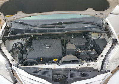 2015 Toyota Sienna Le, uszkodzenie: Przód, Copart lot 84671734, zdjęcie 12 z 13