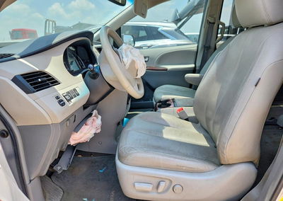 2014 Toyota Sienna Xle 8-passenger, пошкодження: Передня частина, Copart лот 55812916, фото 7 з 13
