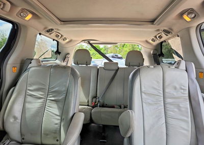 2011 Toyota Sienna Limited 7-passenger, пошкодження: Передня частина, Copart лот 57624656, фото 10 з 13