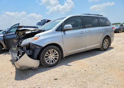 2014 Toyota Sienna Xle 8-passenger, daño Frontal, Copart lote 55812916