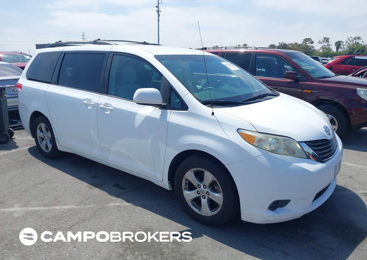 2011 Toyota Sienna Le V6, uszkodzenie: Tył, Iaai lot 45333760