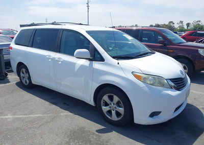 2011 Toyota Sienna Le V6, uszkodzenie: Tył, Iaai lot 45333760