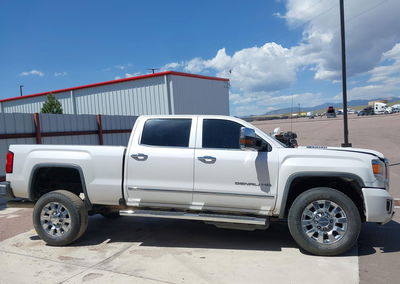 2019 Gmc Sierra 2500hd Denali, uszkodzenie: Biohazard, Iaai lot 45120924, zdjęcie 14 z 17
