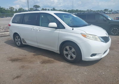 2013 Toyota Sienna Le V6 8 Passenger, daño Trasero, Iaai lote 45045979