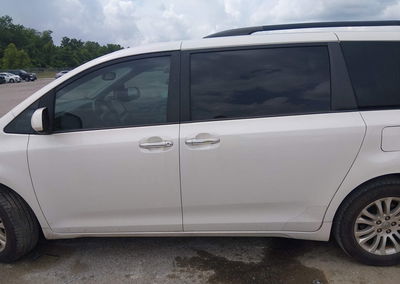2017 Toyota Sienna Xle 8 Passenger, Rear damage, Iaai lot 45144443, photo 14 of 16