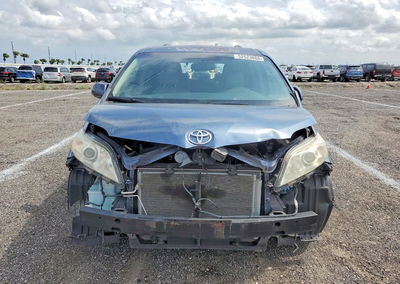 2014 Toyota Sienna Xle 8-passenger, Front End damage, Copart lot 52523866, photo 5 of 14