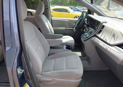 2015 Toyota Sienna Le 8 Passenger, daño Frontal, Iaai lote 45237146, foto 5 de 17