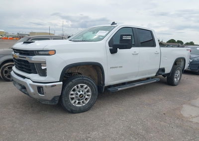2025 Chevrolet Silverado 2500hd, daño Left & Right Side, Iaai lote 45222435, foto 2 de 16