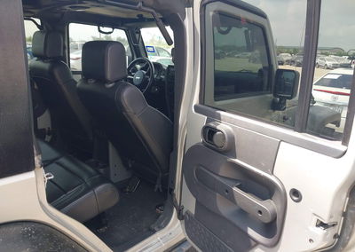 2007 Jeep Wrangler Unlimited X, Normal Wear & Tear damage, Iaai lot 44693010, photo 8 of 17