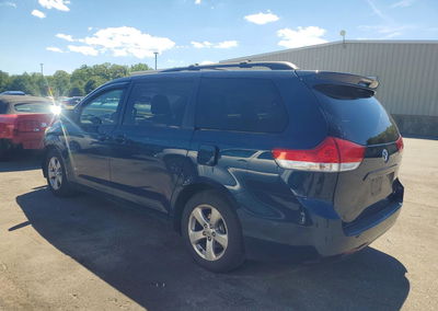 2011 Toyota Sienna Le, uszkodzenie: Przód, Copart lot 57515666, zdjęcie 2 z 13