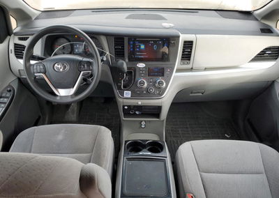 2015 Toyota Sienna Le, uszkodzenie: Przód, Copart lot 84671734, zdjęcie 8 z 13