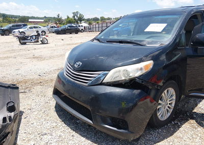 2017 Toyota Sienna Xle 8 Passenger, Normal Wear & Tear damage, Iaai lot 45528339, photo 6 of 16