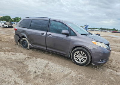 2015 Toyota Sienna Xle Premium 8-passenger, Rear End damage, Copart lot 56293186, photo 4 of 12