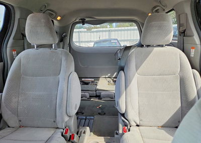 2015 Toyota Sienna Le, daño Frontal, Copart lote 56944396, foto 10 de 13