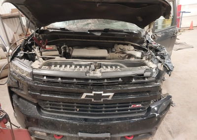 2020 Chevrolet Silverado 1500 4wd  Short Bed Lt Trail Boss, daño Frontal izquierdo, Iaai lote 44753558, foto 10 de 17