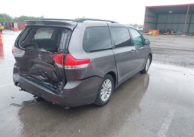 2011 Toyota Sienna Xle V6, пошкодження: Задня частина, Iaai лот 44879940, фото 4 з 17