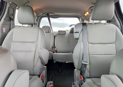 2019 Toyota Sienna Xle 8-passenger, daño Frontal, Copart lote 48432566, foto 10 de 16