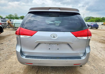 2014 Toyota Sienna Xle 8-passenger, daño Frontal, Copart lote 56525946, foto 6 de 15
