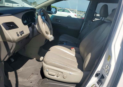 2011 Toyota Sienna Xle 8-passenger, пошкодження: Бік, Copart лот 59301576, фото 7 з 13
