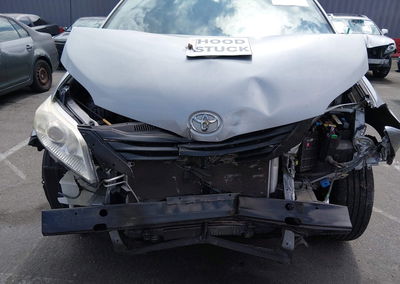 2013 Toyota Sienna Le V6 8 Passenger, daño Frontal, Iaai lote 45318184, foto 6 de 18