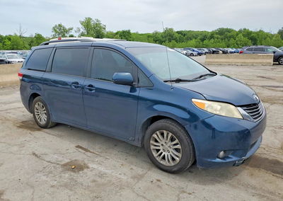 2012 Toyota Sienna Xle 8-passenger, uszkodzenie: Tył, Copart lot 54548976, zdjęcie 4 z 14