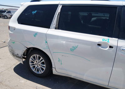 2017 Toyota Sienna Xle Premium 8 Passenger, daño Lateral derecho, Iaai lote 45121341, foto 6 de 19