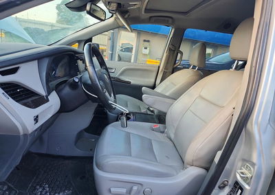 2020 Toyota Sienna, uszkodzenie: Przód, Copart lot 56516406, zdjęcie 7 z 12