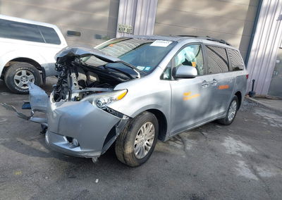 2017 Toyota Sienna Xle Premium 8 Passenger, Biohazard damage, Iaai lot 43482613, photo 2 of 15