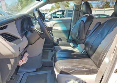 2015 Toyota Sienna, daño Frontal, Copart lote 45671766, foto 7 de 13